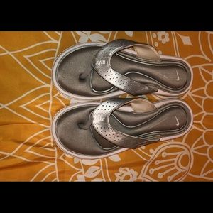 nike flip flops